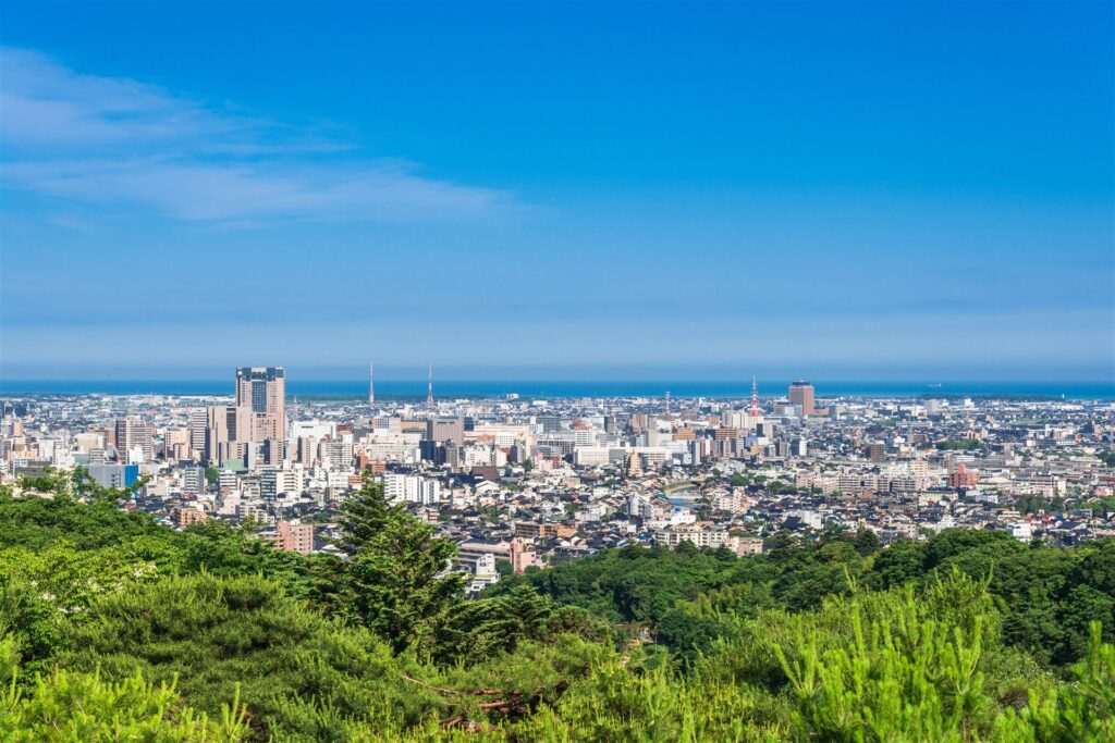 石川県金沢市の街並みの全景