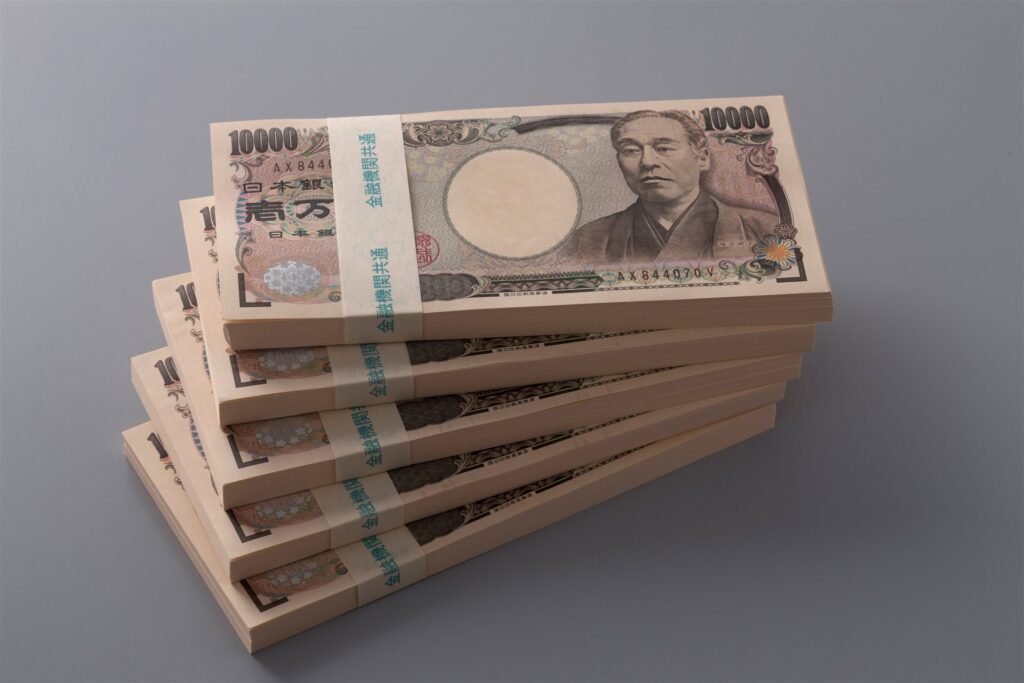 帯封で束ねた1万円札の束